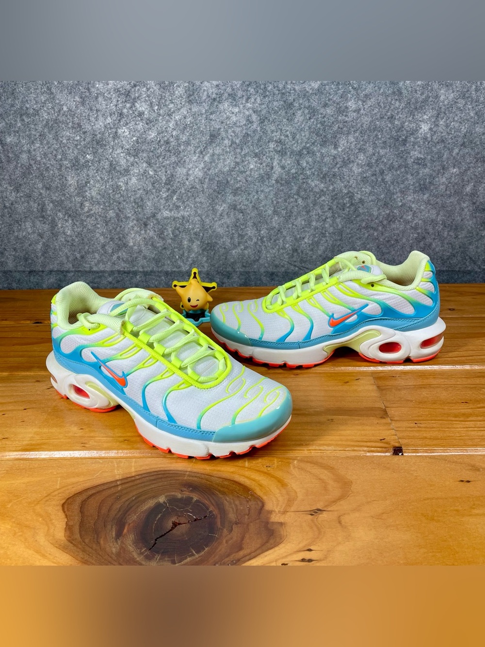 Nike Air Max Plus TN GS Size 6Y / Womens 7.5 White Blue Volt Orange CJ9930-400